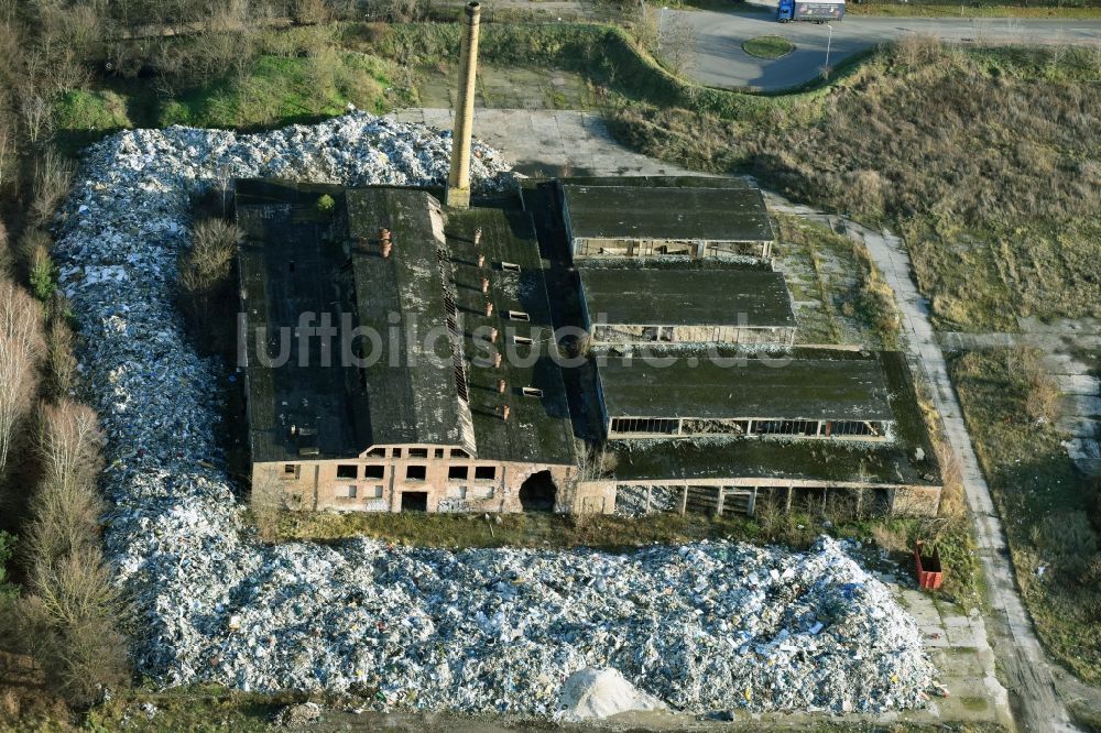 Luftbild Fürstenwalde/Spree - Ruine der Gebäude und Hallen des ehemaligen Reifenwerkes am Tränkeweg in Fürstenwalde/Spree im Bundesland Brandenburg