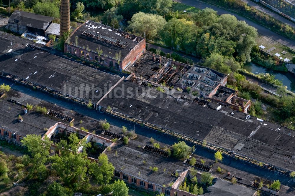 Luftaufnahme Leipzig - Ruine der Gebäude und Hallen der ehemaligen Weberei und Jutespinnerei Tränkner und Würker der VEB Texafol an der Lützner Straße in Leipzig im Bundesland Sachsen, Deutschland