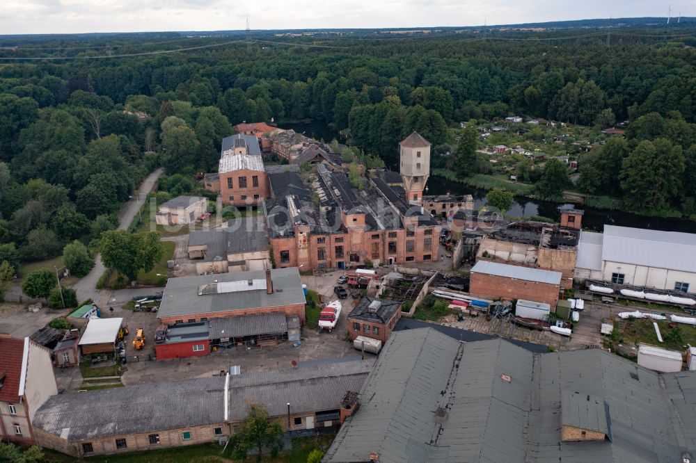 Eberswalde aus der Vogelperspektive: Ruine der Gebäude und Hallen Papierfabrik Wolfswinkel in Eberswalde im Bundesland Brandenburg, Deutschland