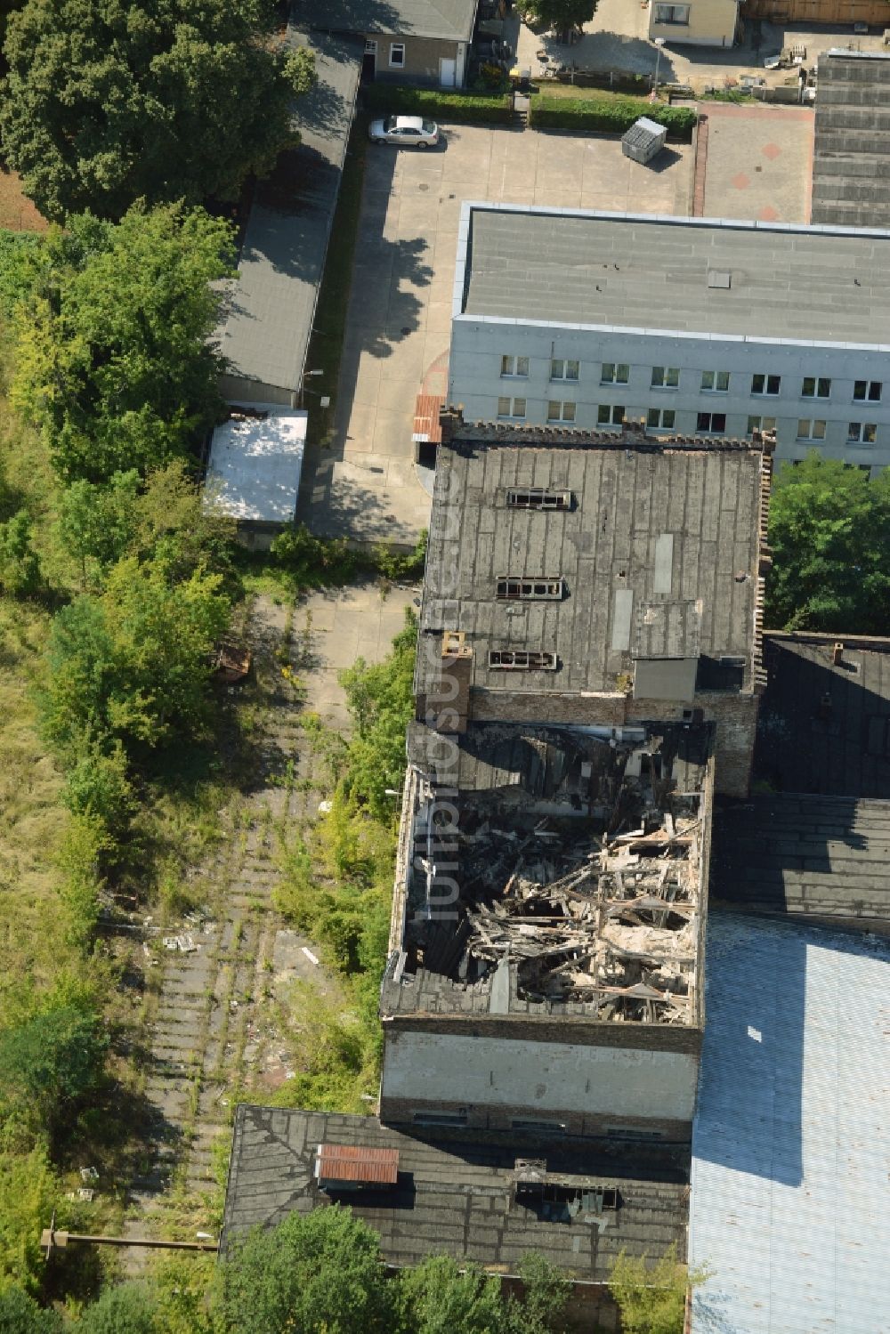 Luftbild Frankfurt (Oder) - Ruine eines Gebäude an der Straße Am Winterhafen in Frankfurt (Oder) im Bundesland Brandenburg