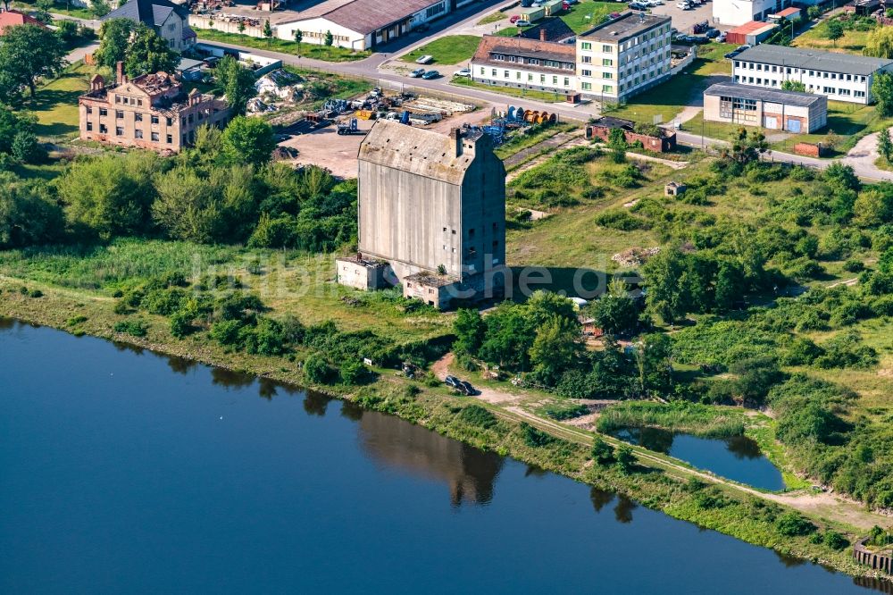 Luftaufnahme Schönebeck (Elbe) - Ruine eines Gebäudes im Ortsteil Salzelmen in Schönebeck (Elbe) im Bundesland Sachsen-Anhalt, Deutschland