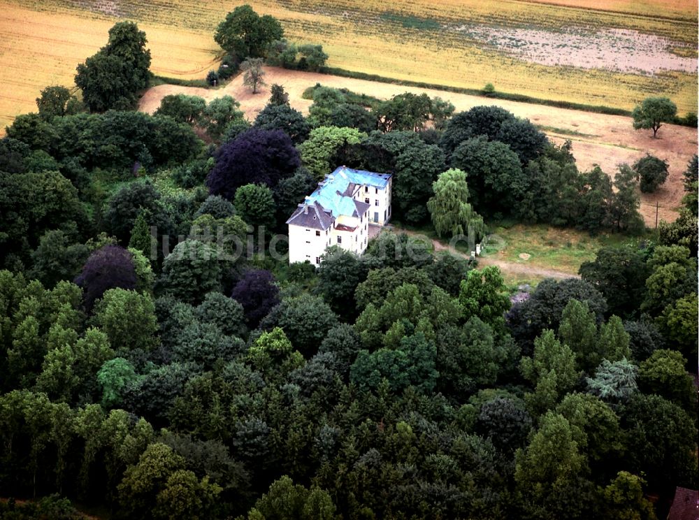 Luftbild Rheinberg - Ruine des Gutshauses und Herrenhauses Haus Wolfskuhlen in Rheinberg im Bundesland Nordrhein-Westfalen