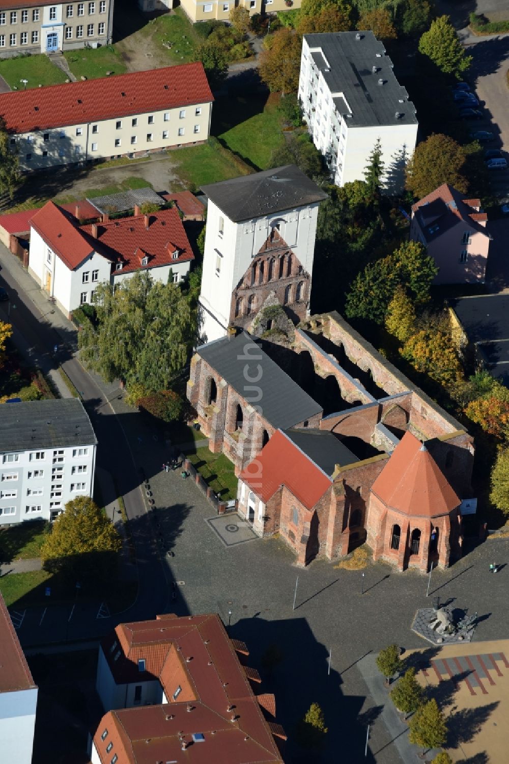 Luftbild Wriezen - Ruine des Kirchengebäude der Evangelische Marienkirche in Wriezen im Bundesland Brandenburg, Deutschland