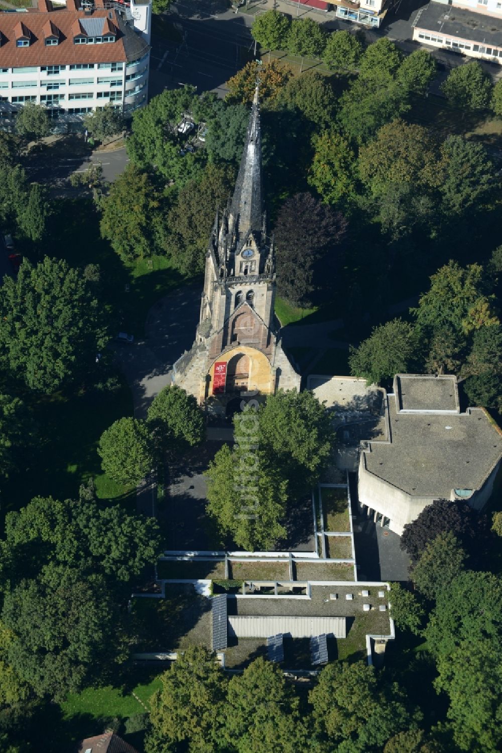 Kassel von oben - Ruine des Kirchengebäude der Lutherkirche in Kassel im Bundesland Hessen