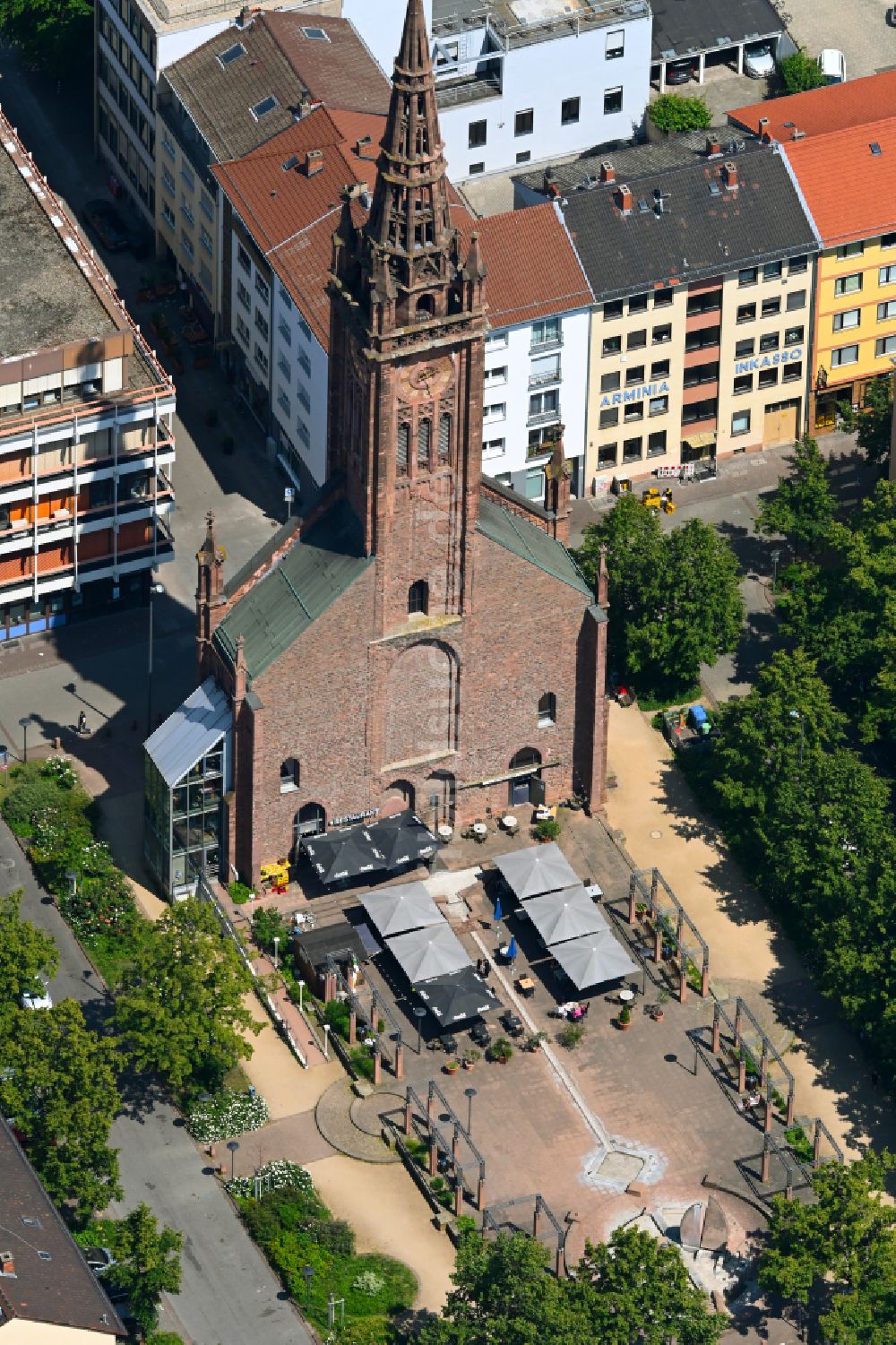 Luftbild Ludwigshafen am Rhein - Ruine des Kirchengebäude der Lutherkirche in Ludwigshafen am Rhein im Bundesland Rheinland-Pfalz, Deutschland