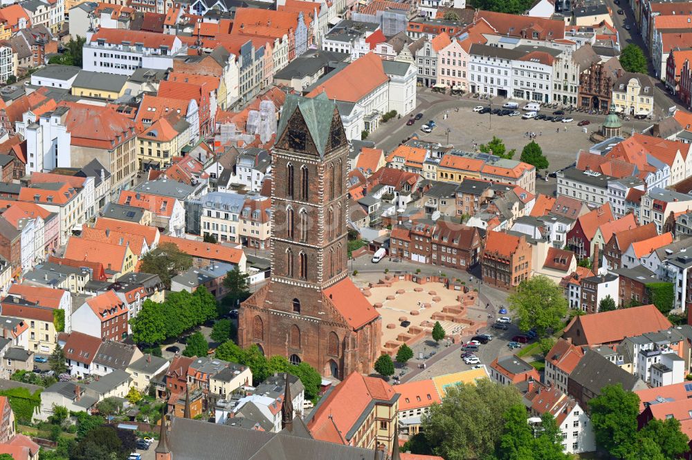 Luftbild Hansestadt Wismar - Ruine des Kirchengebäude der St. Marien in Wismar im Bundesland Mecklenburg-Vorpommern, Deutschland