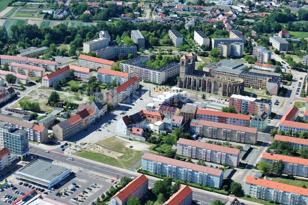 Zerbst/Anhalt aus der Vogelperspektive: Ruine des Kirchengebäude der Sankt Nikolai in Zerbst/Anhalt im Bundesland Sachsen-Anhalt, Deutschland