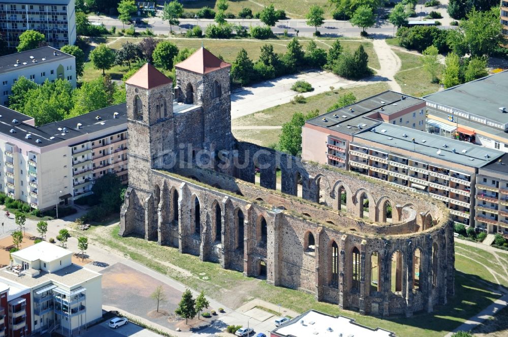 Luftaufnahme Zerbst/Anhalt - Ruine des Kirchengebäude der Sankt Nikolai in Zerbst/Anhalt im Bundesland Sachsen-Anhalt, Deutschland