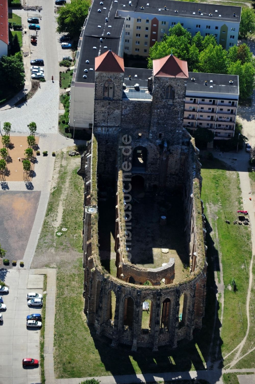 Zerbst/Anhalt aus der Vogelperspektive: Ruine des Kirchengebäude der Sankt Nikolai in Zerbst/Anhalt im Bundesland Sachsen-Anhalt, Deutschland