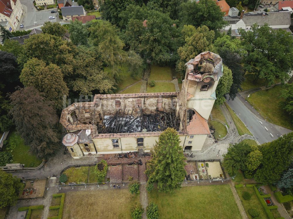 Luftaufnahme Großröhrsdorf - Ruine des Kirchengebäude der Stadtkirche in Großröhrsdorf im Bundesland Sachsen, Deutschland