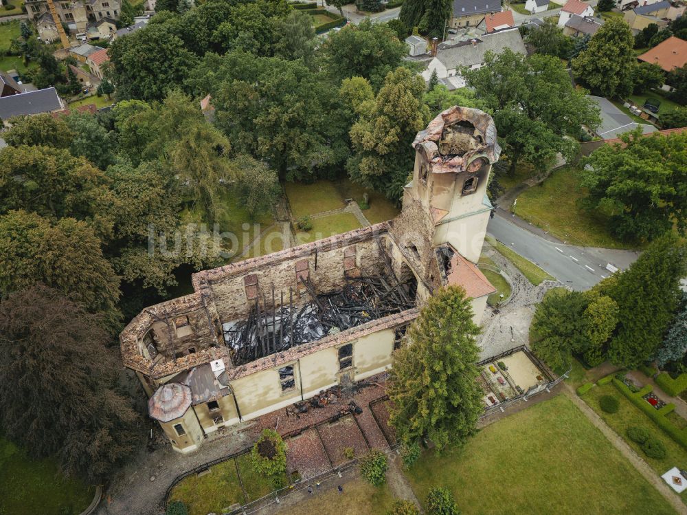 Großröhrsdorf von oben - Ruine des Kirchengebäude der Stadtkirche in Großröhrsdorf im Bundesland Sachsen, Deutschland