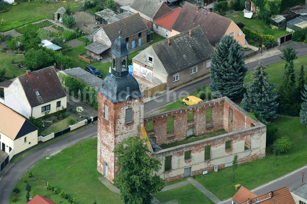 Luftaufnahme Zabakuck - Ruine des Kirchengebäudes der Dorfkirche in Zabakuck im Bundesland Sachsen-Anhalt, Deutschland