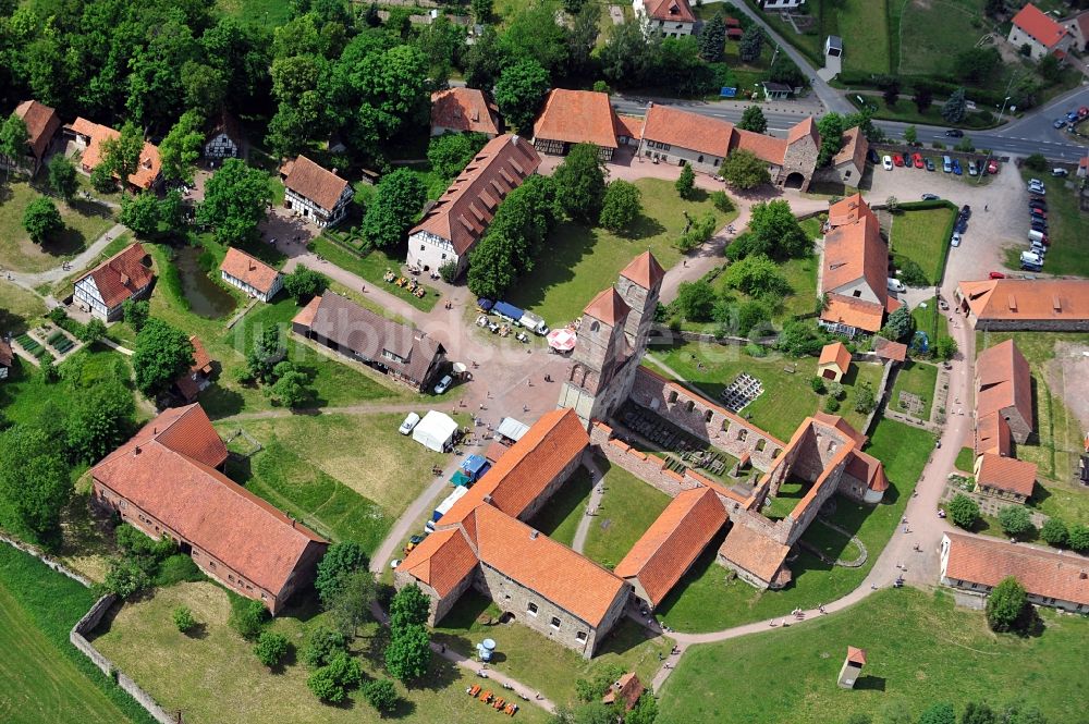 Kloster Veßra von oben - Ruine von Kloster Veßra im Bundesland Thüringen