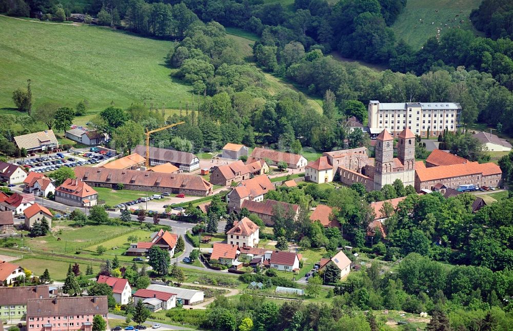 Kloster Veßra aus der Vogelperspektive: Ruine von Kloster Veßra im Bundesland Thüringen