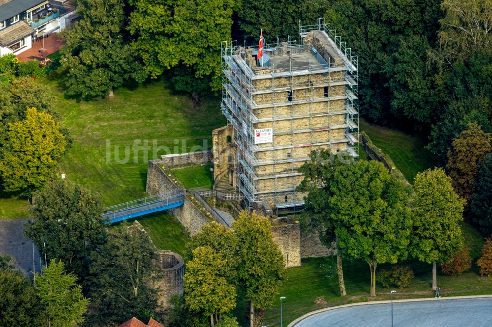 Essen aus der Vogelperspektive: Ruine und Mauerreste der Burgruine Altendorf in Essen im Bundesland Nordrhein-Westfalen, Deutschland