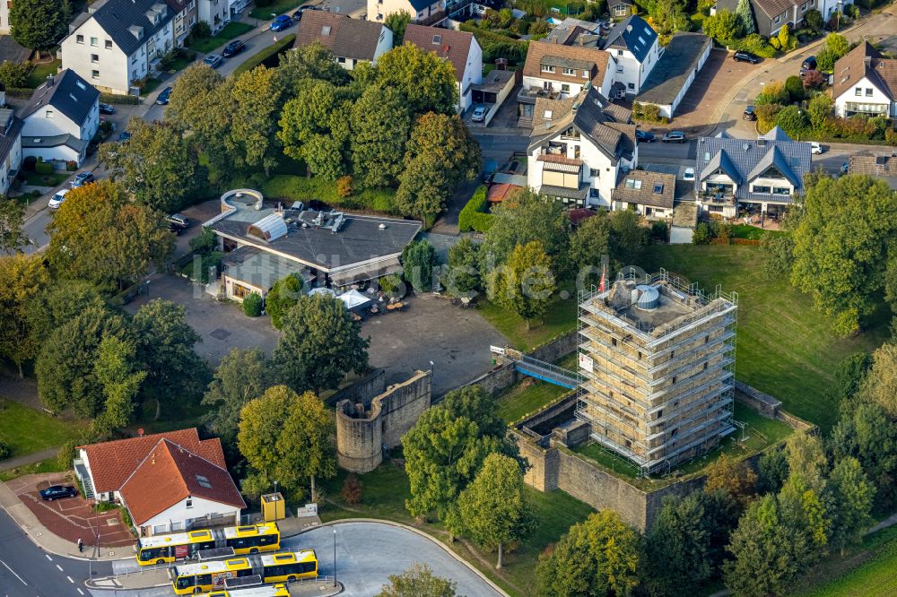 Essen von oben - Ruine und Mauerreste der Burgruine Altendorf in Essen im Bundesland Nordrhein-Westfalen, Deutschland