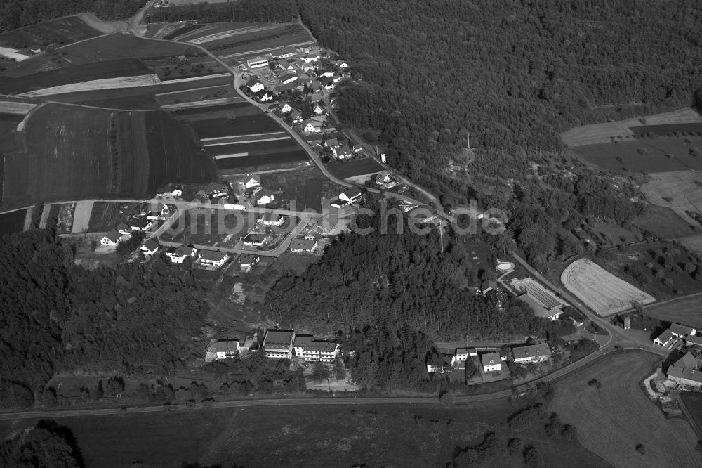 Altenstein von oben - Ruine und Mauerreste der Burgruine in Altenstein im Bundesland Bayern, Deutschland