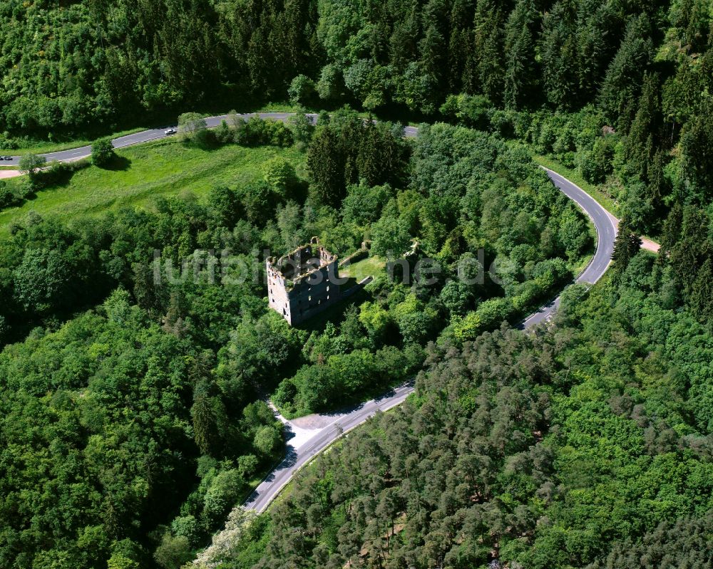 Buch von oben - Ruine und Mauerreste der Burgruine Baluinseck in Buch im Bundesland Rheinland-Pfalz, Deutschland