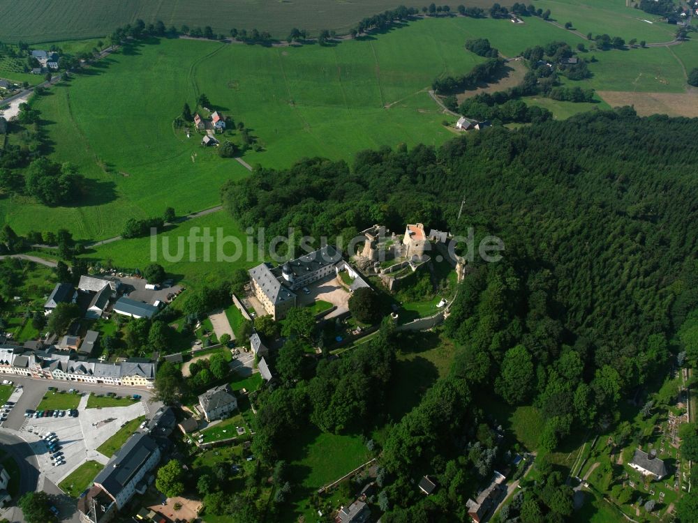 Frauenstein aus der Vogelperspektive: Ruine und Mauerreste der Burgruine Burg Frauenstein in Frauenstein im Bundesland Sachsen, Deutschland