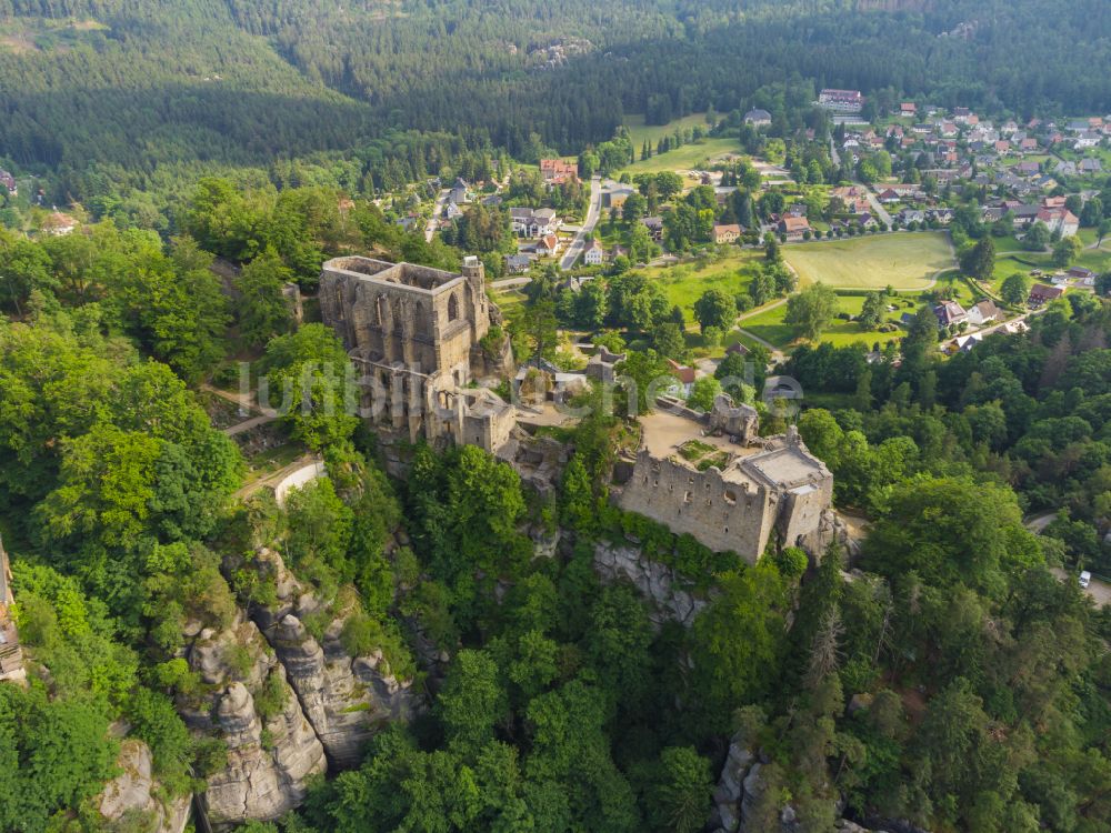 Luftaufnahme Kurort Oybin - Ruine und Mauerreste der Burgruine Burg und Kloster Oybin in Kurort Oybin im Bundesland Sachsen, Deutschland