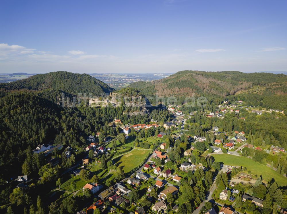 Luftaufnahme Kurort Oybin - Ruine und Mauerreste der Burgruine Burg und Kloster Oybin in Kurort Oybin im Bundesland Sachsen, Deutschland