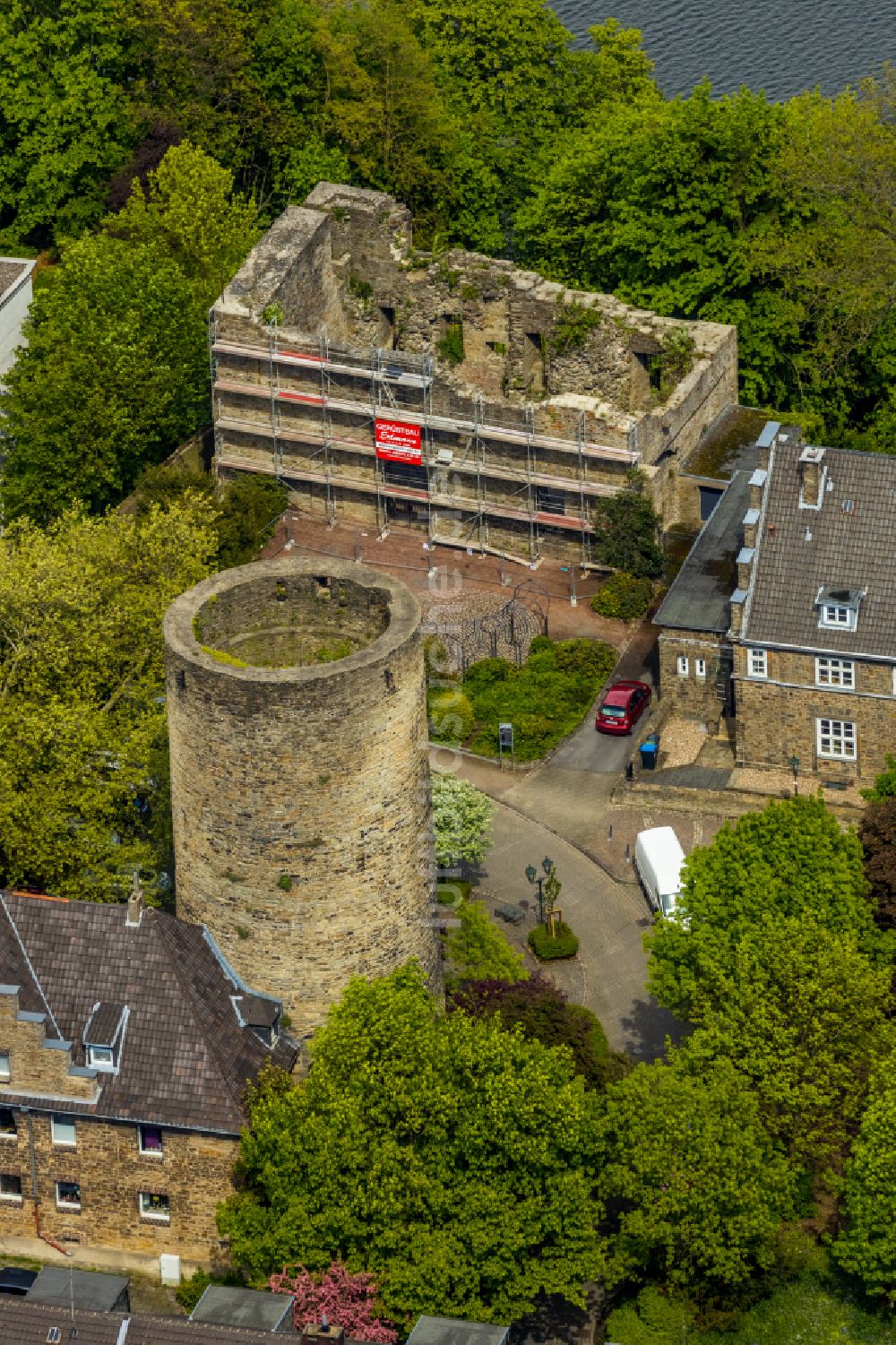 Wetter (Ruhr) aus der Vogelperspektive: Ruine und Mauerreste der Burgruine Burg Wetter in Wetter (Ruhr) im Bundesland Nordrhein-Westfalen, Deutschland