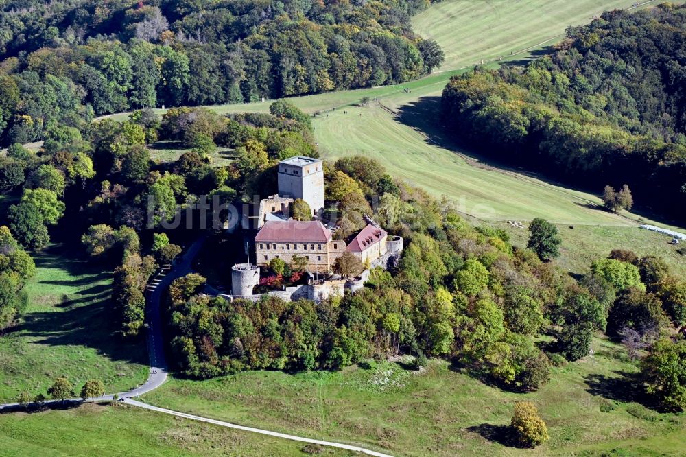 Scheßlitz aus der Vogelperspektive: Ruine und Mauerreste der Burgruine Giechburg in Scheßlitz im Bundesland Bayern, Deutschland