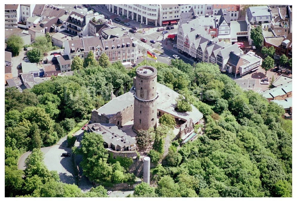 Luftaufnahme Bonn - Ruine und Mauerreste der Burgruine Godesburg im Ortsteil Alt-Godesberg in Bonn im Bundesland Nordrhein-Westfalen, Deutschland