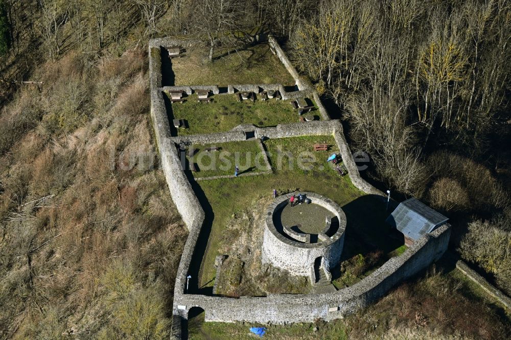 Luftaufnahme Felsberg - Ruine und Mauerreste der Burgruine Heiligenberg in Felsberg im Bundesland Hessen, Deutschland