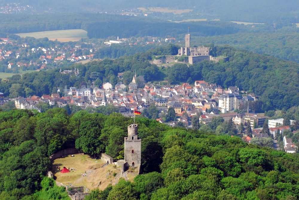 Luftaufnahme Königstein im Taunus - Ruine und Mauerreste der Burgruine im Ortsteil Falkenstein in Königstein im Taunus im Bundesland Hessen, Deutschland