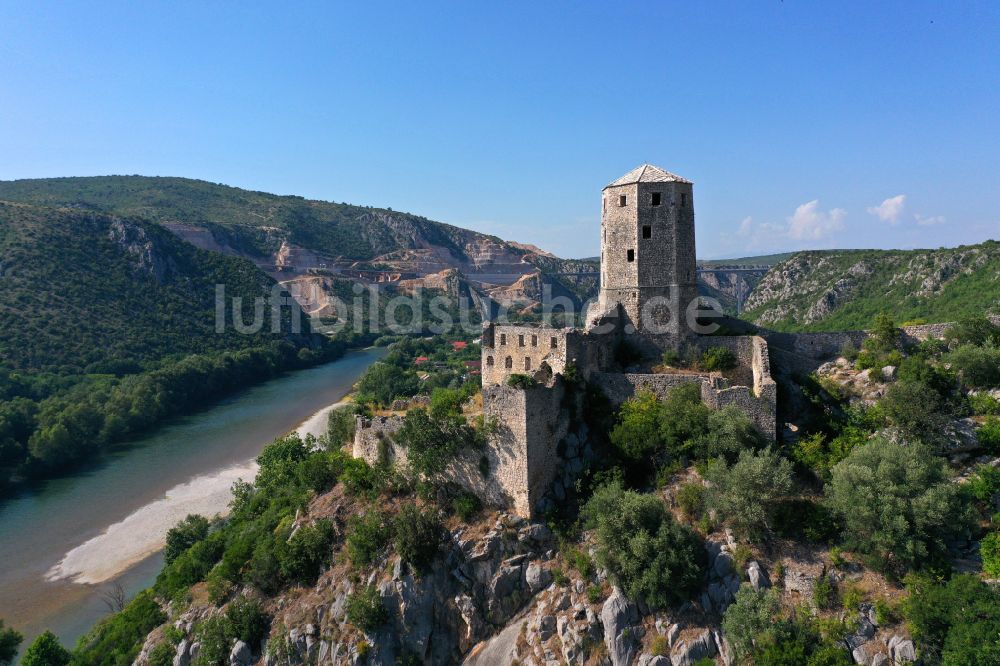 Luftbild Capljina - Ruine und Mauerreste der Burgruine Pociteljska (Gavrankapetanova) utvrda in Capljina in Föderation Bosnien und Herzegowina, Bosnien und Herzegowina