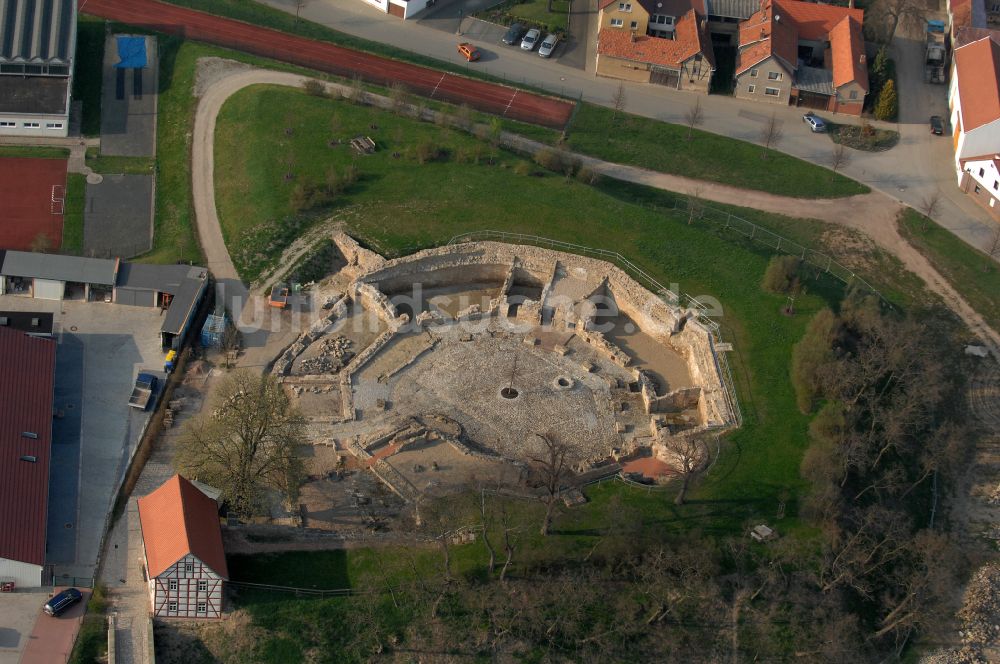 Luftaufnahme Herbsleben - Ruine und Mauerreste der Burgruine - Schlossruine in Herbsleben im Bundesland Thüringen, Deutschland