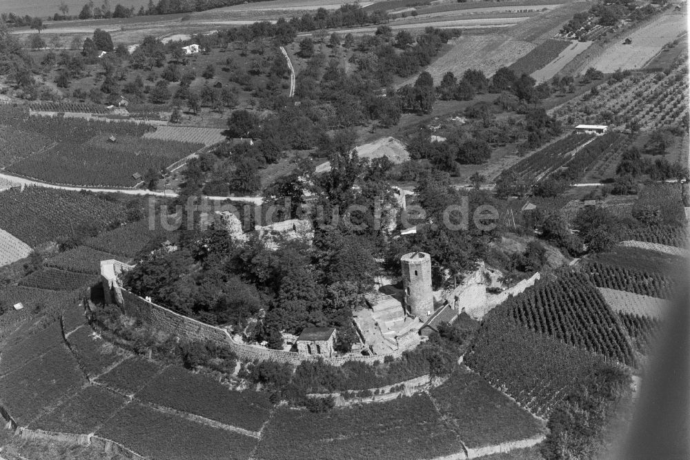 Weinsberg aus der Vogelperspektive: Ruine und Mauerreste der Burgruine Weibertreu in Weinsberg im Bundesland Baden-Württemberg, Deutschland