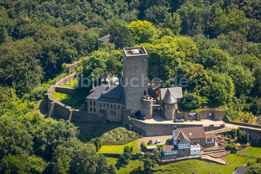 Hattingen aus der Vogelperspektive: Ruine und Mauerreste der ehemaligen Burganlage Blankenstein der Veste in Hattingen im Bundesland Nordrhein-Westfalen