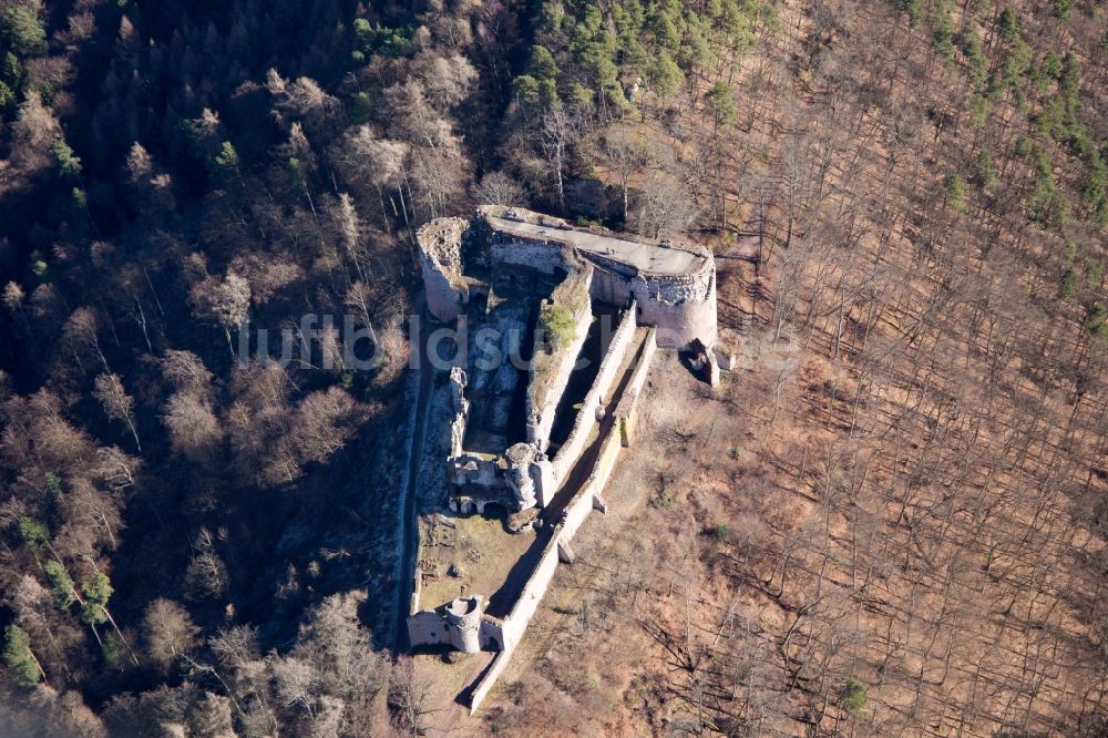 Luftbild Ramberg - Ruine und Mauerreste der ehemaligen Burganlage der Burg Neuscharfeneck in Ramberg im Bundesland Rheinland-Pfalz