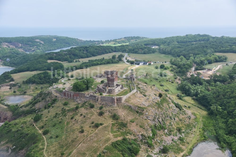 Luftbild Allinge - Ruine und Mauerreste der ehemaligen Burganlage Hammerhus der Veste in Allinge in Region Hovedstaden, Dänemark