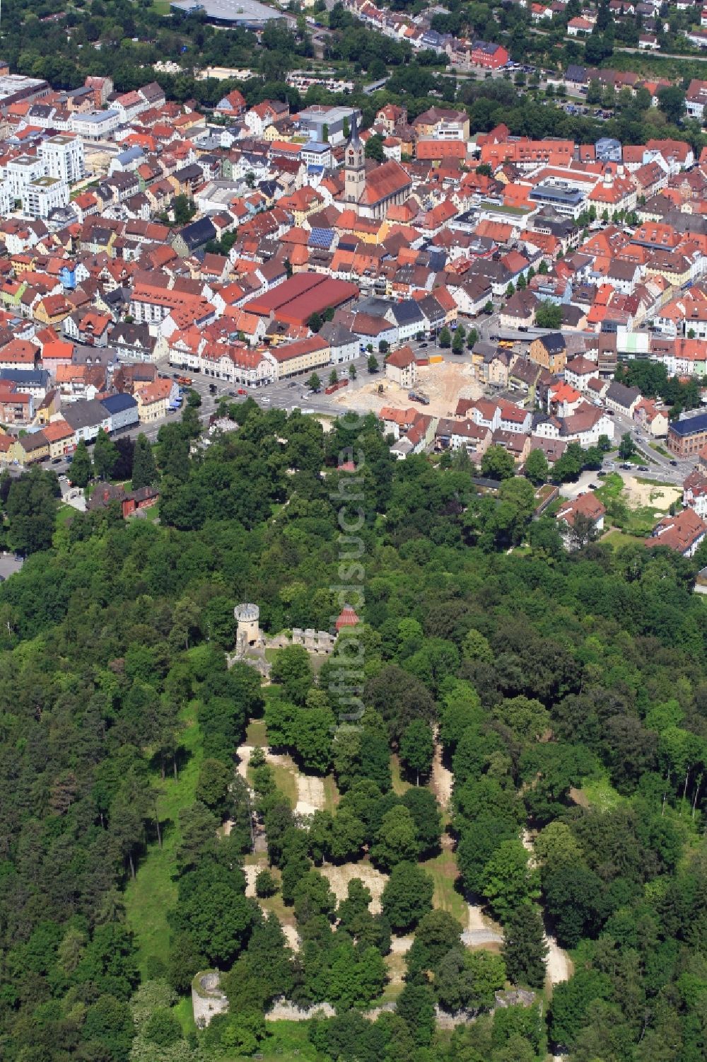 Luftbild Tuttlingen - Ruine und Mauerreste der ehemaligen Burganlage Honberg in Tuttlingen im Bundesland Baden-Württemberg