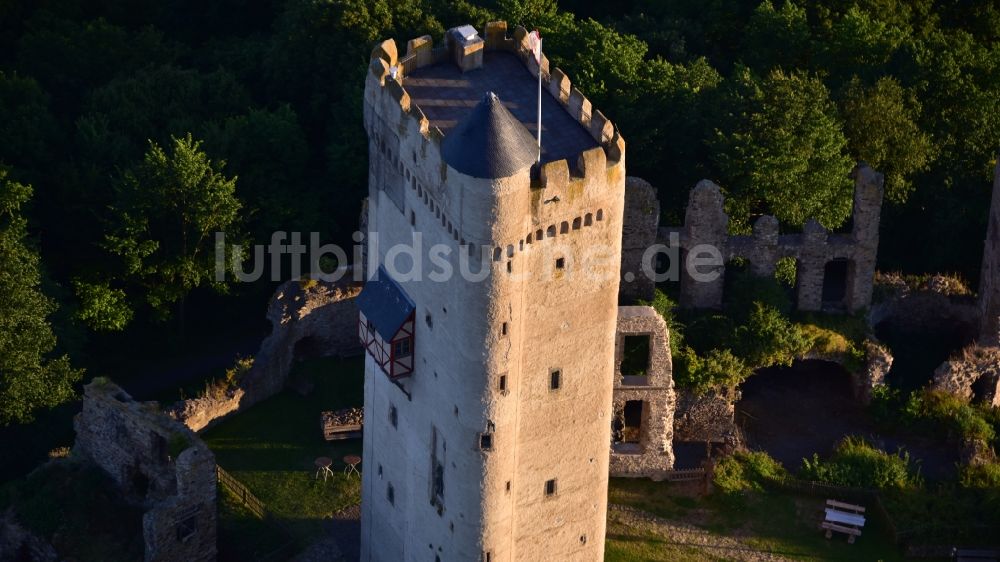 Niederdürenbach aus der Vogelperspektive: Ruine und Mauerreste der ehemaligen Burganlage Olbrück in Niederdürenbach im Bundesland Rheinland-Pfalz, Deutschland