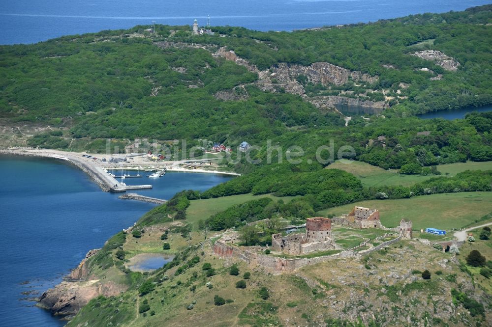 Luftbild Allinge - Ruine und Mauerreste der ehemaligen Burganlage der Veste in Allinge in Region Hovedstaden, Dänemark