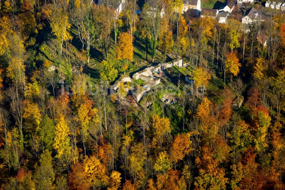 Arnsberg von oben - Ruine und Mauerreste der ehemaligen Burganlage der Veste in Arnsberg im Bundesland Nordrhein-Westfalen