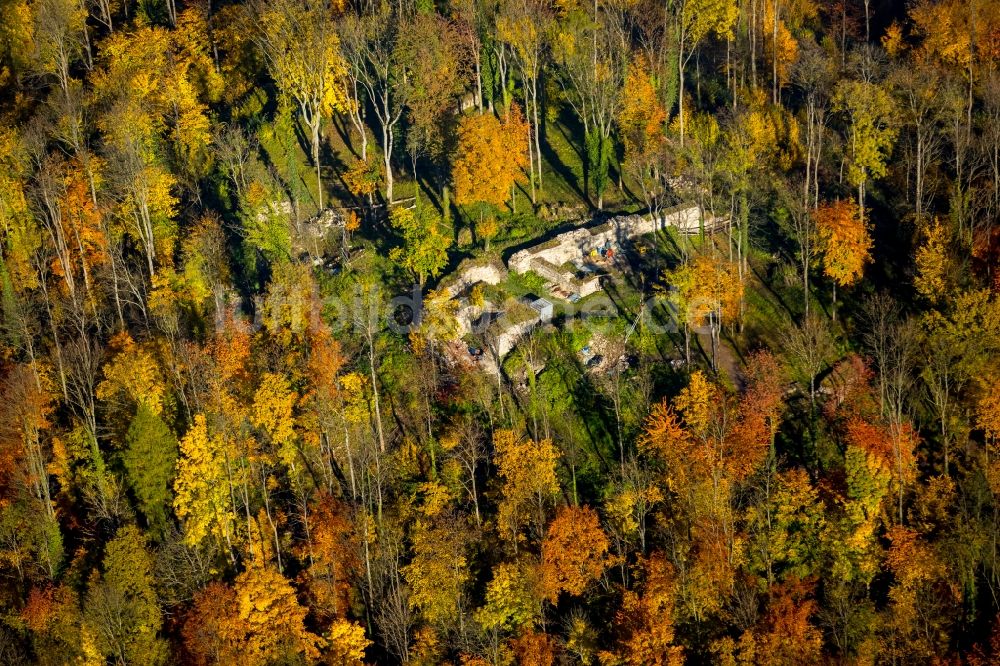 Arnsberg aus der Vogelperspektive: Ruine und Mauerreste der ehemaligen Burganlage der Veste in Arnsberg im Bundesland Nordrhein-Westfalen