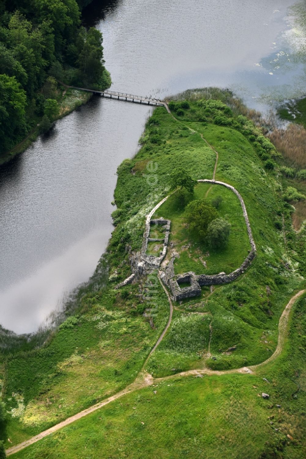 Bornholm von oben - Ruine und Mauerreste der ehemaligen Burganlage der Veste in Bornholm in Region Hovedstaden, Dänemark