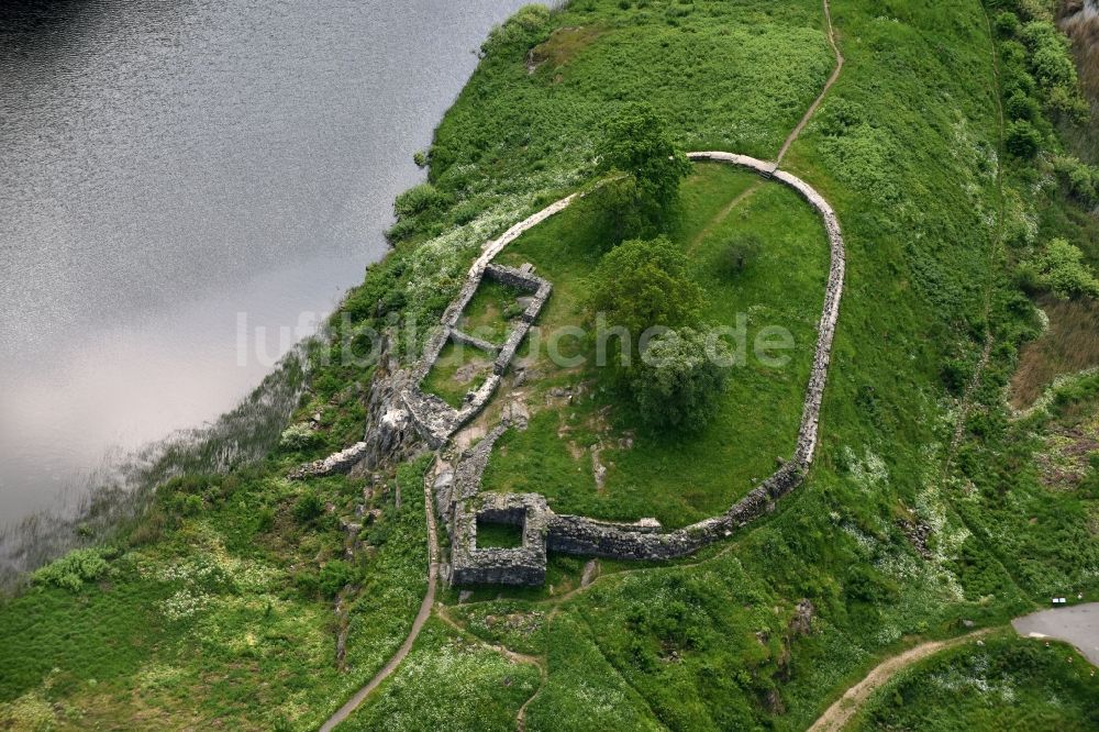 Luftbild Bornholm - Ruine und Mauerreste der ehemaligen Burganlage der Veste in Bornholm in Region Hovedstaden, Dänemark