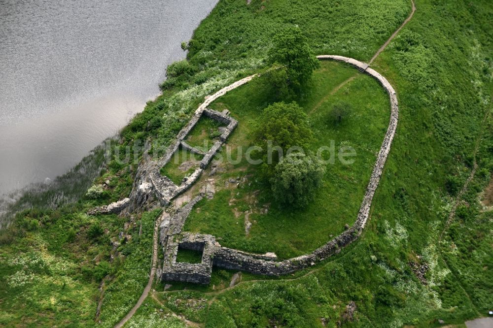 Luftaufnahme Bornholm - Ruine und Mauerreste der ehemaligen Burganlage der Veste in Bornholm in Region Hovedstaden, Dänemark