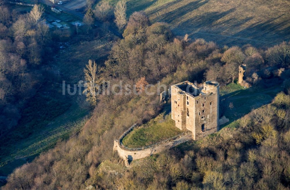 Luftbild Harkerode - Ruine und Mauerreste der ehemaligen Burganlage der Veste Burg Arnstein in Harkerode im Bundesland Sachsen-Anhalt, Deutschland