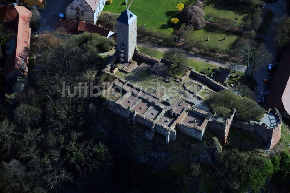 Luftbild Halle (Saale) - Ruine und Mauerreste der ehemaligen Burganlage der Veste Burg Giebichenstein an der Seebener Straße im Ortsteil Stadtbezirk Nord in Halle (Saale) im Bundesland Sachsen-Anhalt