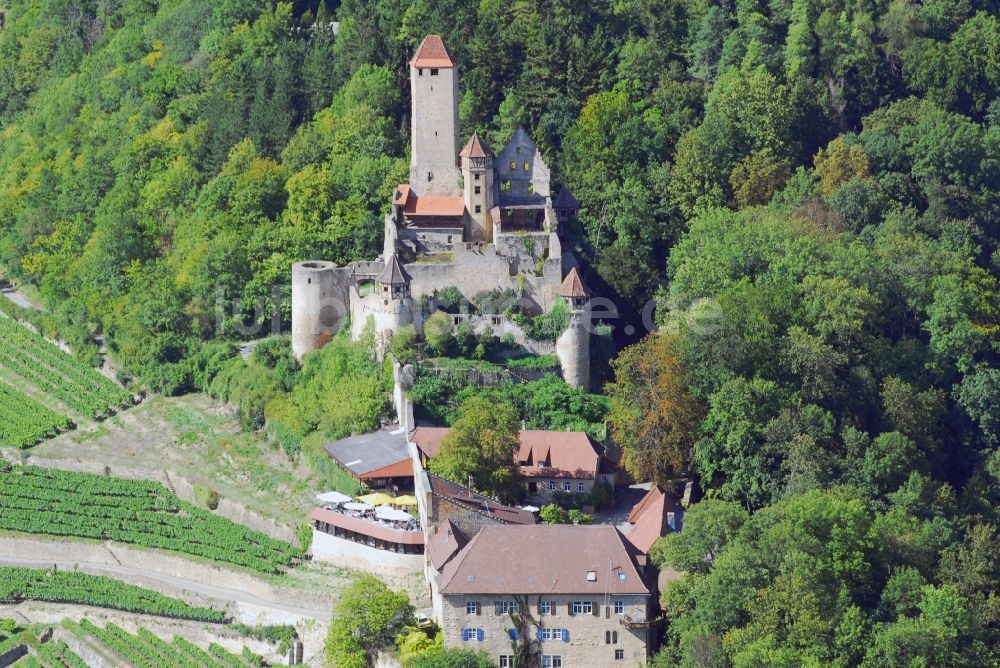 Neckarzimmern von oben - Ruine und Mauerreste der ehemaligen Burganlage der Veste Burg Hornberg in Neckarzimmern im Bundesland Baden-Württemberg, Deutschland