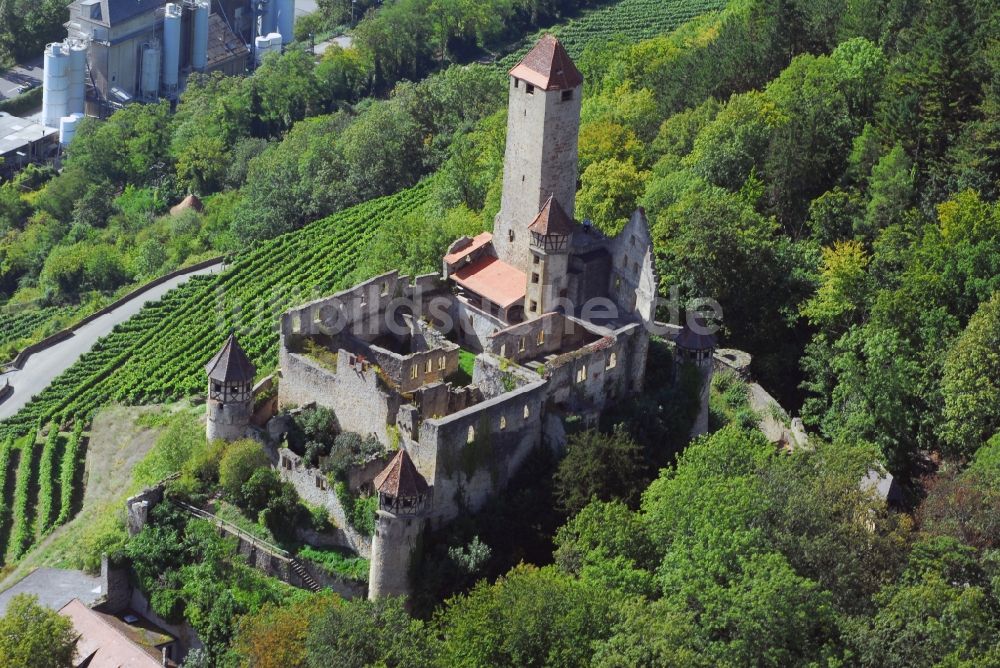 Neckarzimmern aus der Vogelperspektive: Ruine und Mauerreste der ehemaligen Burganlage der Veste Burg Hornberg in Neckarzimmern im Bundesland Baden-Württemberg, Deutschland