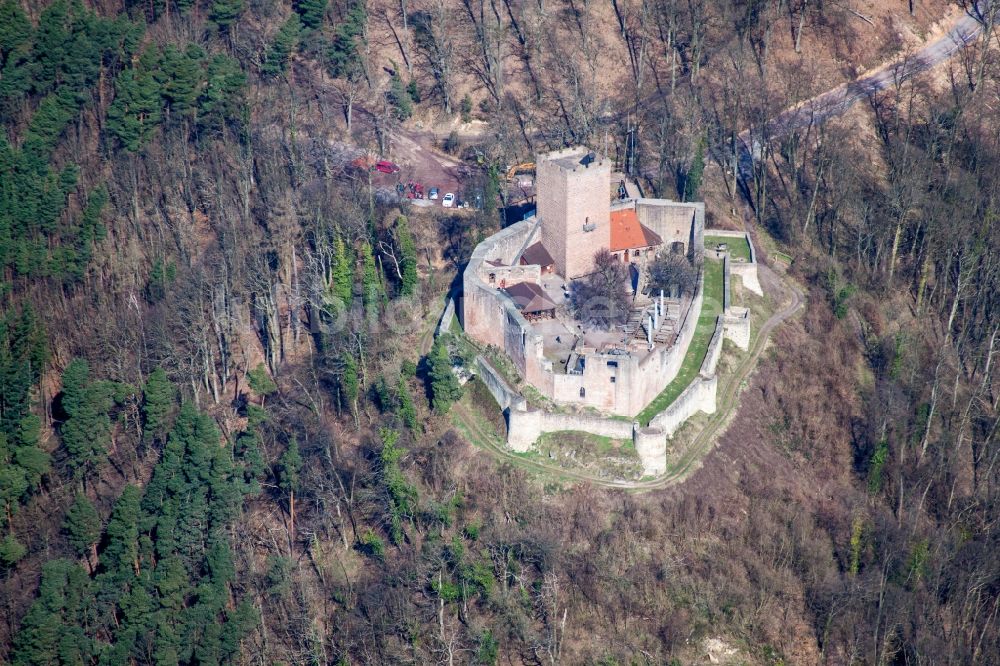 Luftbild Klingenmünster - Ruine und Mauerreste der ehemaligen Burganlage der Veste Burg Landeck in Klingenmünster im Bundesland Rheinland-Pfalz, Deutschland