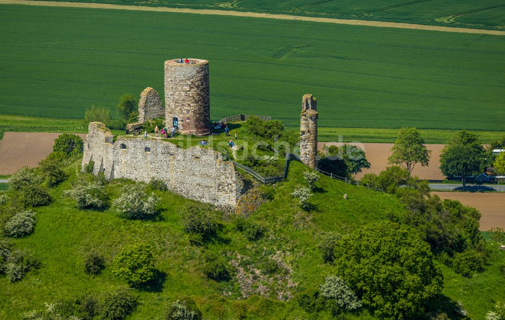 Luftbild Warburg - Ruine und Mauerreste der ehemaligen Burganlage der Veste Burgruine Desenberg in Warburg im Bundesland Nordrhein-Westfalen, Deutschland